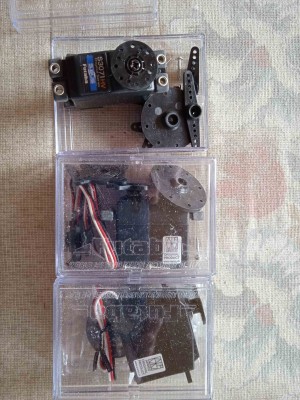 3 servos Futaba neuf  100 Euros .jpg