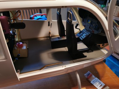 VUE INTERIEUR EC 135.jpg