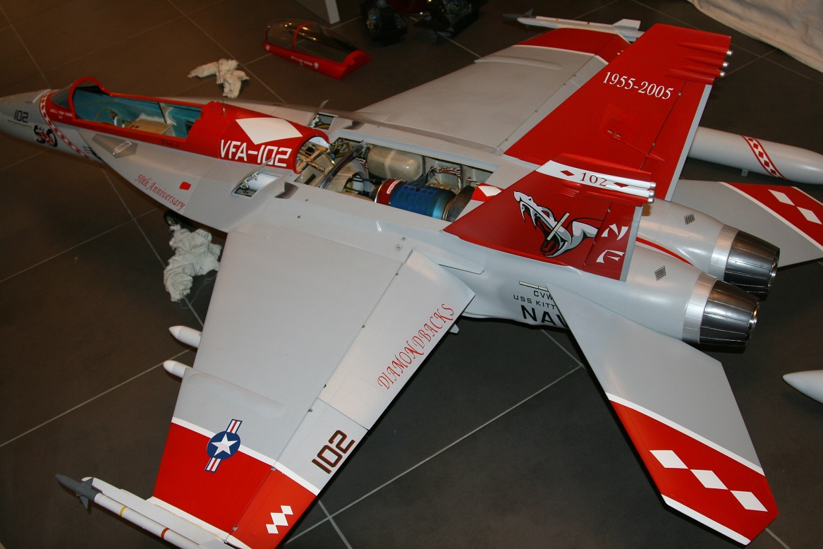 f18 tout sorti.jpg
