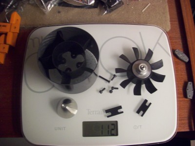 HET 80mm couplé avec un moteur HET 700 60 39 2085Kv donnait 1.8kg (vendue pour 2.9kg dans cette conf !)